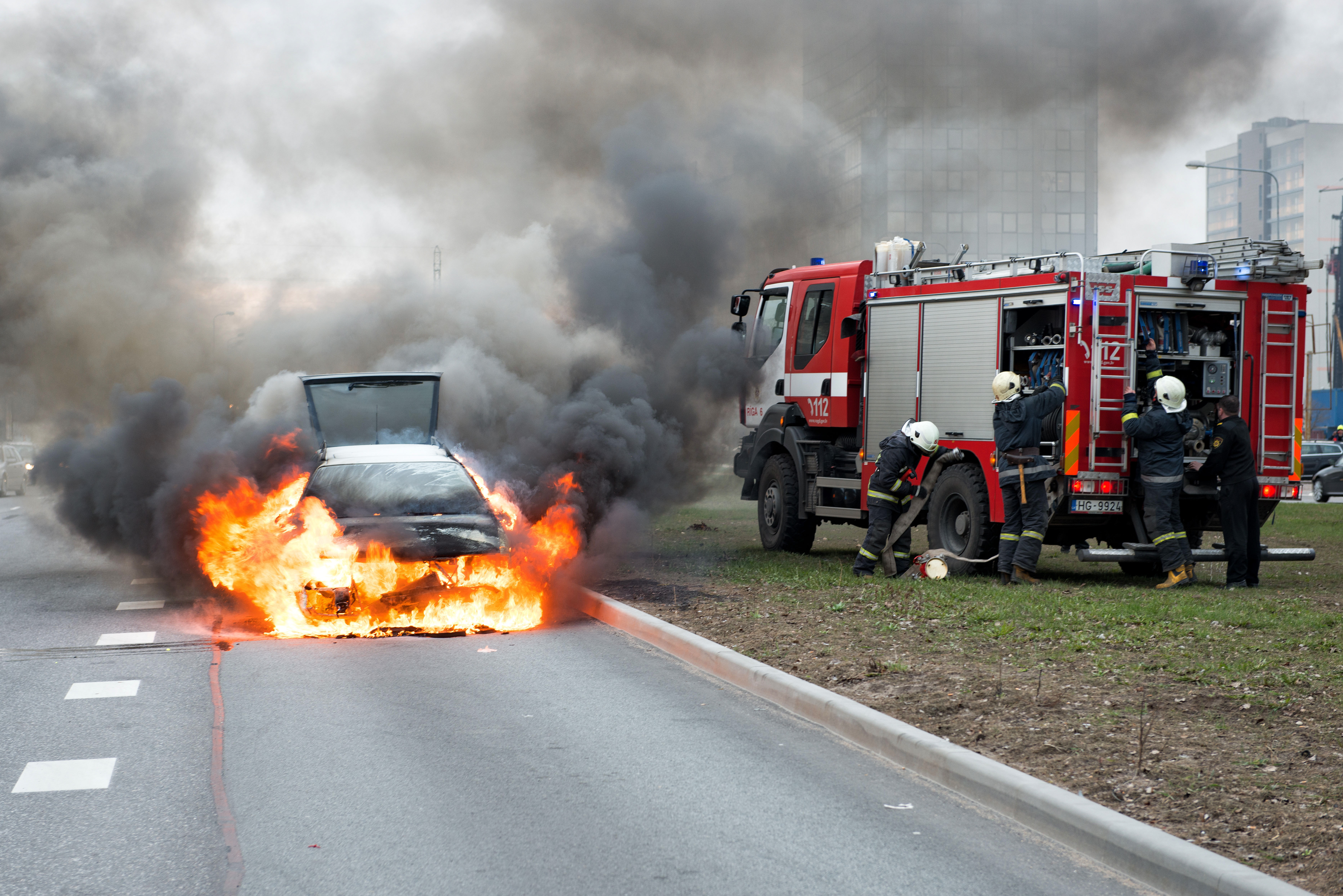 Pożar auta przy Heimsheim. A8 w kierunku Stuttgartu przez kilka godzin zablokowana