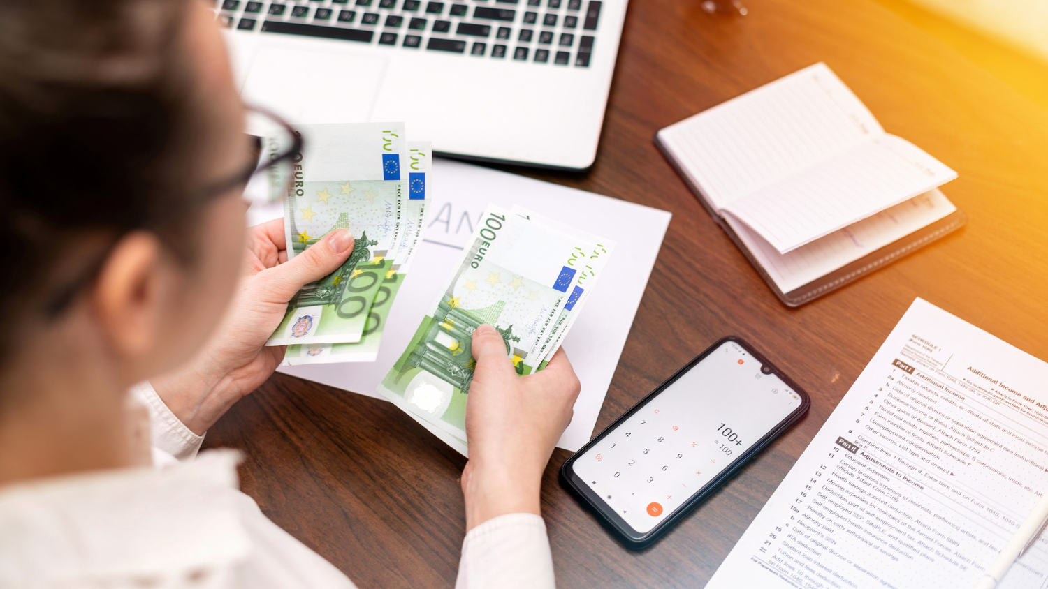 Wypłata gotówki powyżej 10 000 euro: czy niemiecki bank może zapytać, na co potrzebujesz pieniędzy?